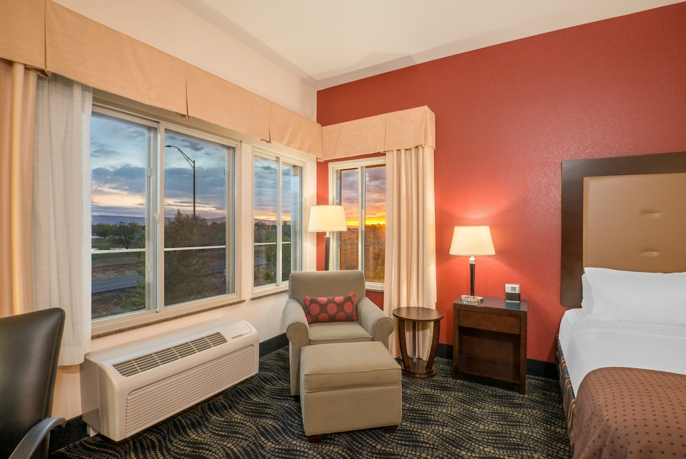 Holiday Inn & Suites Grand Junction by IHG - photo 10
