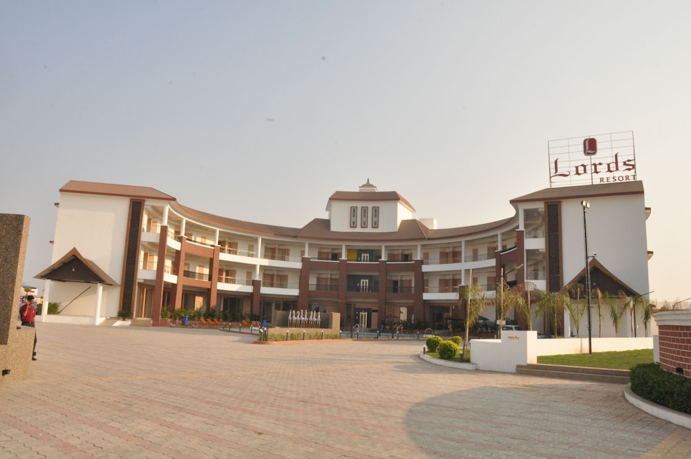 Lords Resort Chotila — hotel in Chotila