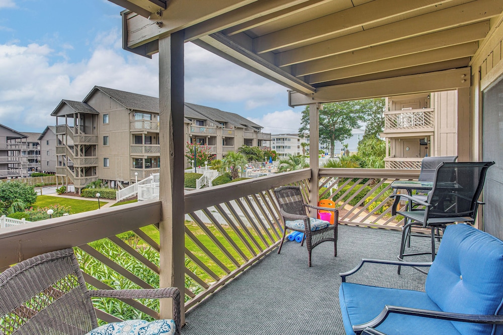 Poolside Fun Ocean Strolls: Myrtle Beach Oasis — 4-Star Luxury Hotel in Myrtle Beach, United States