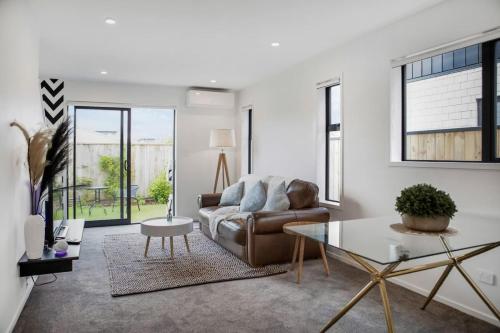 Hillview Hideaway 2 BR Serenity — 4-Star Luxury Hotel in Upper Hutt, New Zealand
