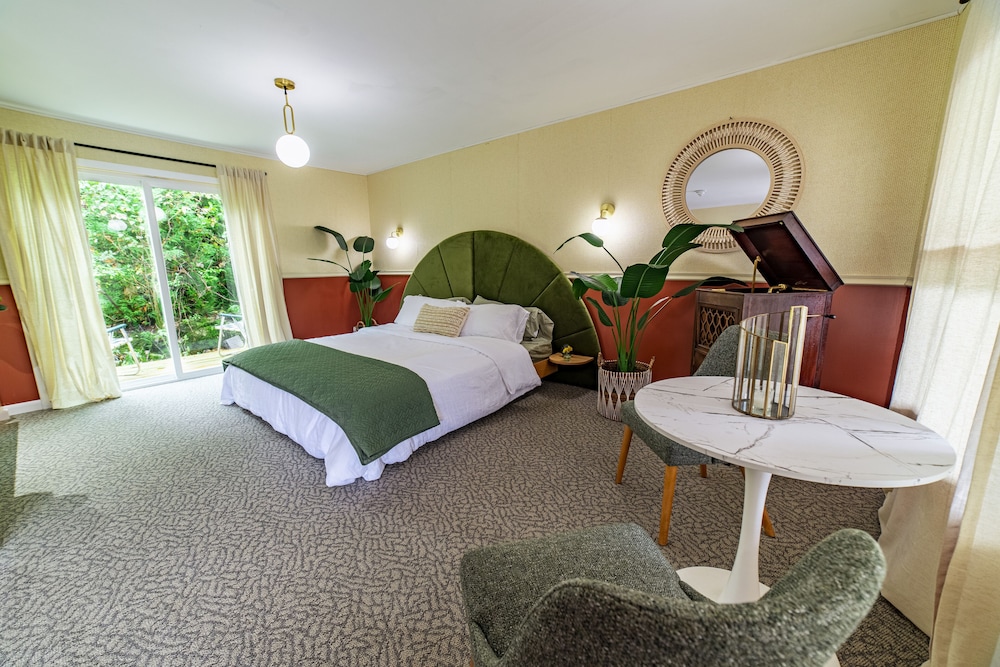The Springs Motel - photo 4