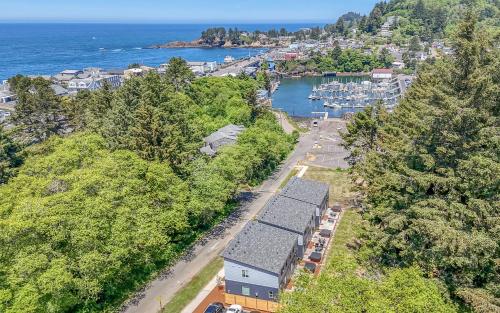 Harbor Lights 2 Family Fun Retreat Coastal Comfort in Depoe Bay, United States