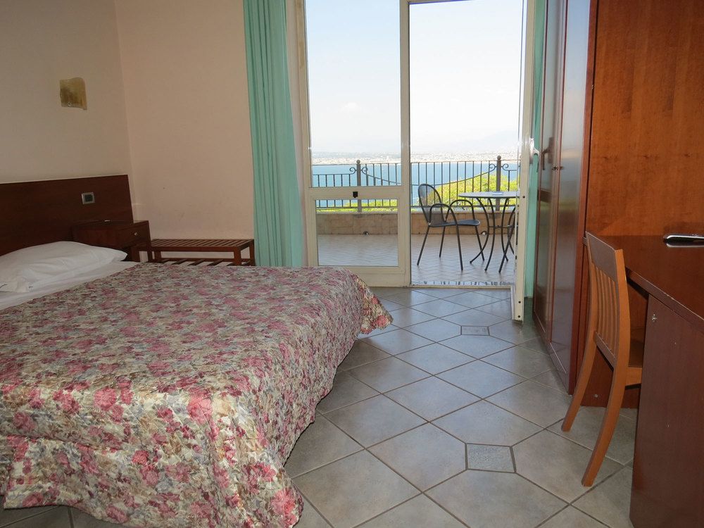 Hotel Elisabetta - carbon neutral hotel in Castellammare Di Stabia