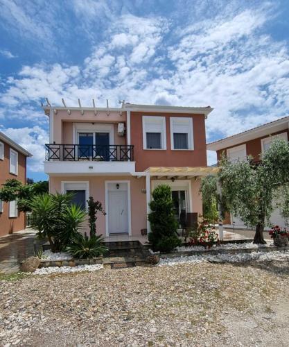 Oikies in Prinos, Greece