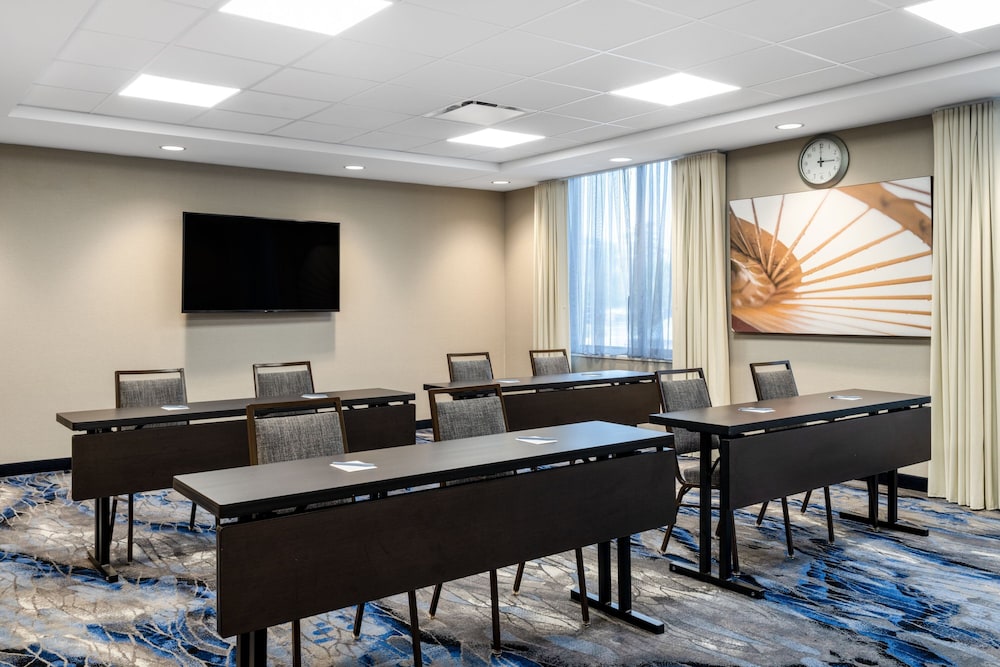 Fairfield Inn & Suites by Marriott Minneapolis North - photo 19