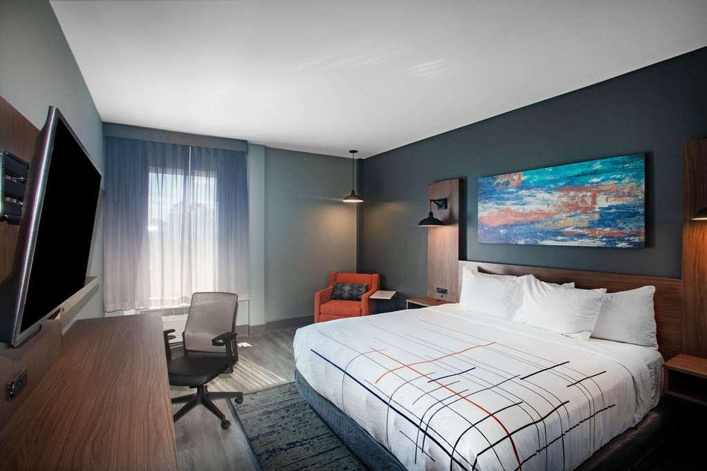 La Quinta Inn & Suites by Wyndham Oxford - photo 16