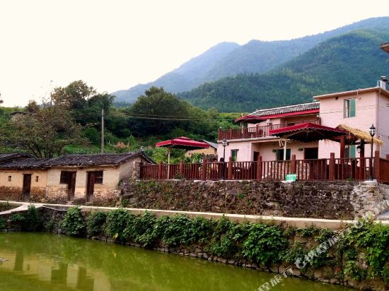 The fog and flower house — hotel in Lianshan