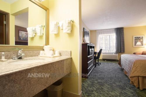 Baymont by Wyndham Battle Creek I 94 - photo 16
