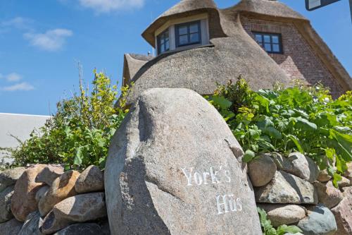 York s Hüs — Unknown City — photo 2