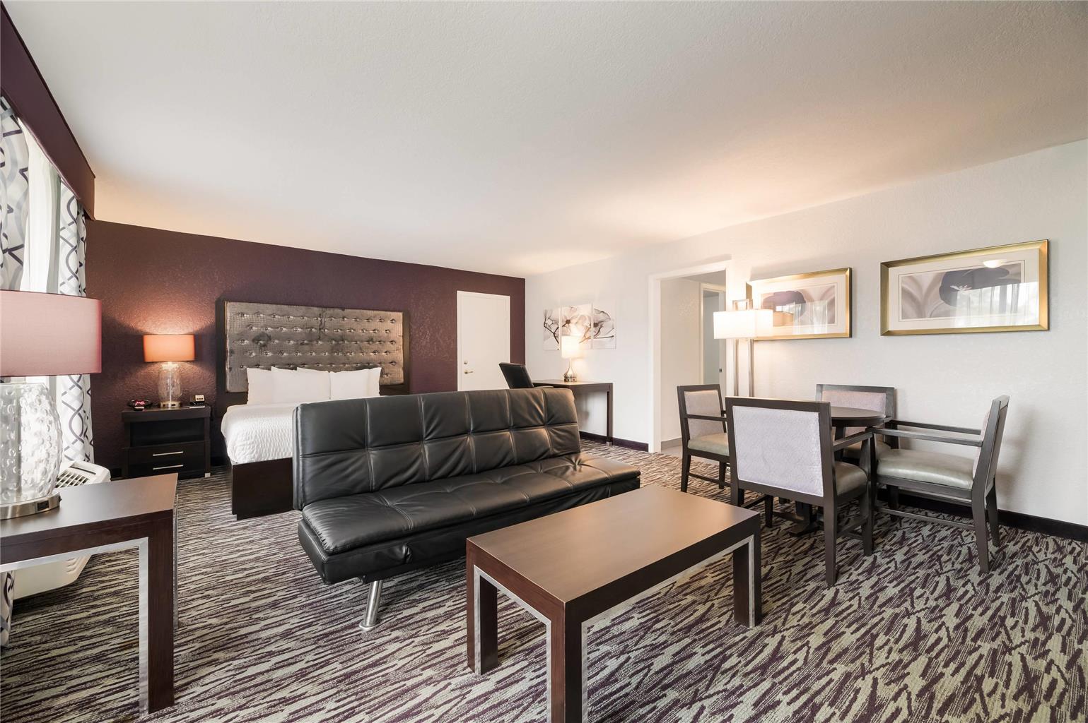 Clarion Inn & Suites Across From Universal Orlando Resort - photo 11
