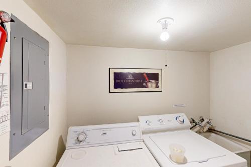 Beaches Inn Buccaneer Bay Bungalow - photo 13