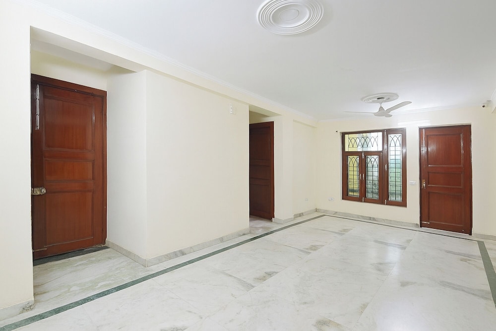 Super Townhouse Tipsyy Near Bestech Central Square Mall