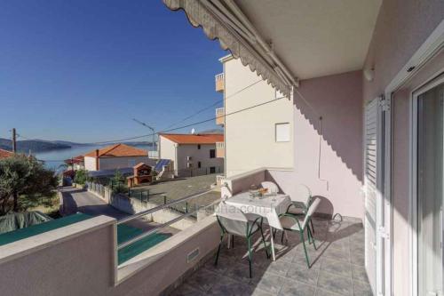 Apartment in Okrug Gornji 45757 — 4-Star Luxury Hotel in Okrug Gornji, Croatia