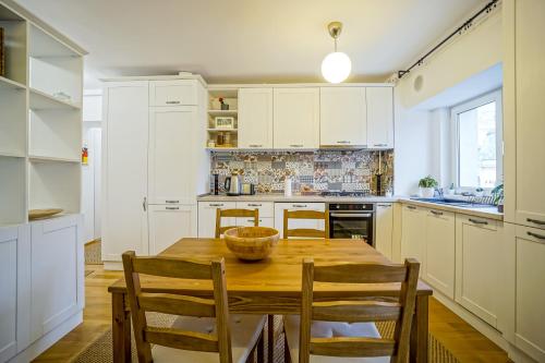 Visit Bucharest Romana Square Central Apt. Metro — 4-Star Luxury Hotel in Bucharest, Romania