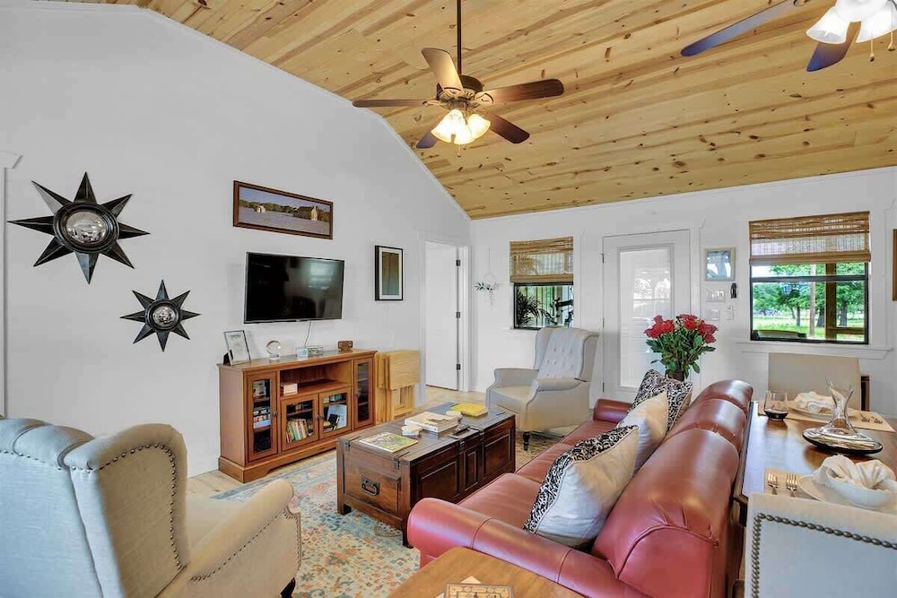 3 Acres of Luxury and Views in Fred Wine Country - photo 15