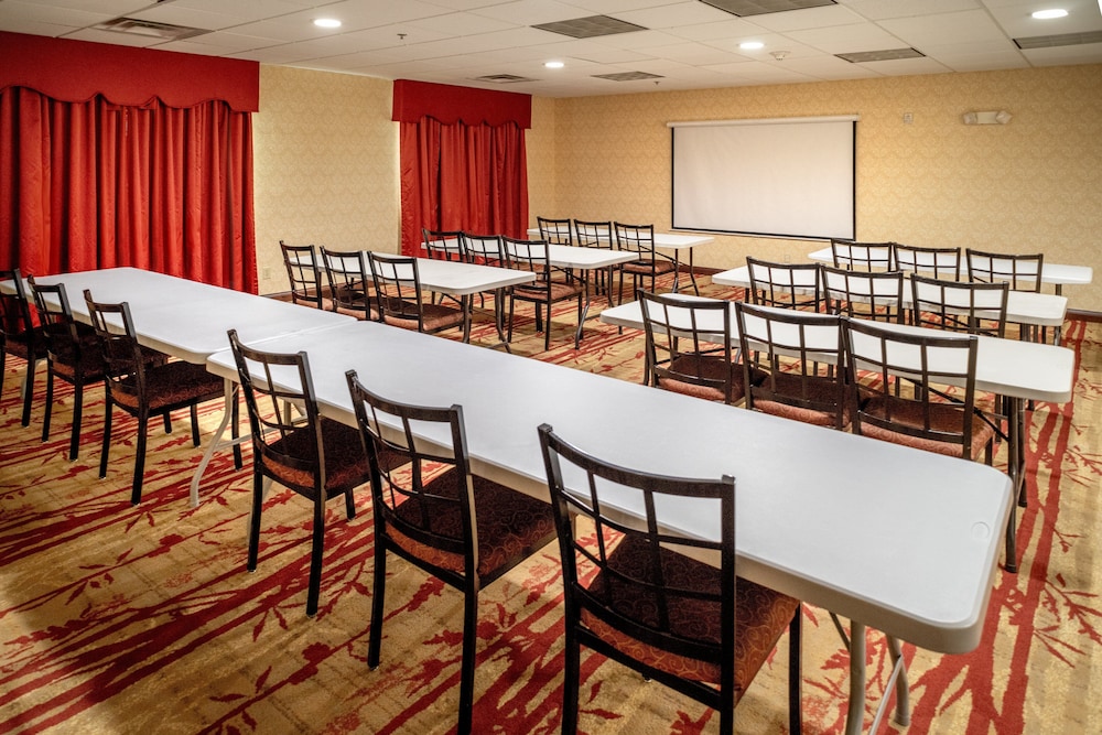 Holiday Inn Express Hotel & Suites Hazard by IHG - photo 42