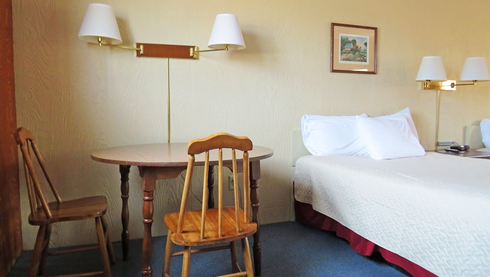 Indianhead Ironwood Motel - photo 17