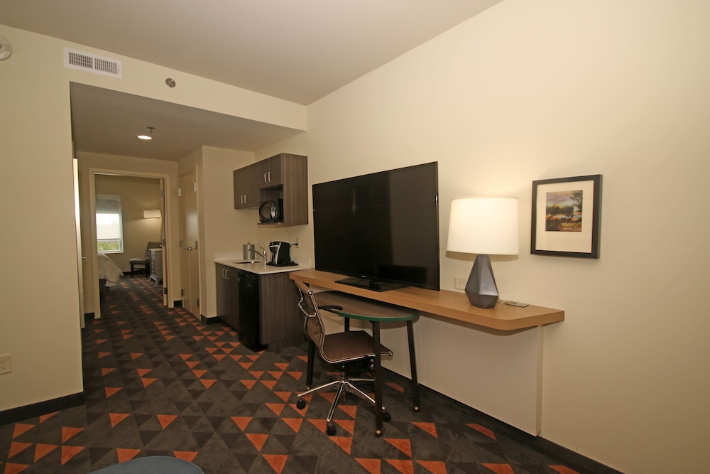 Holiday Inn Hotel & Suites Fayetteville W Fort Bragg Area by IHG - photo 10