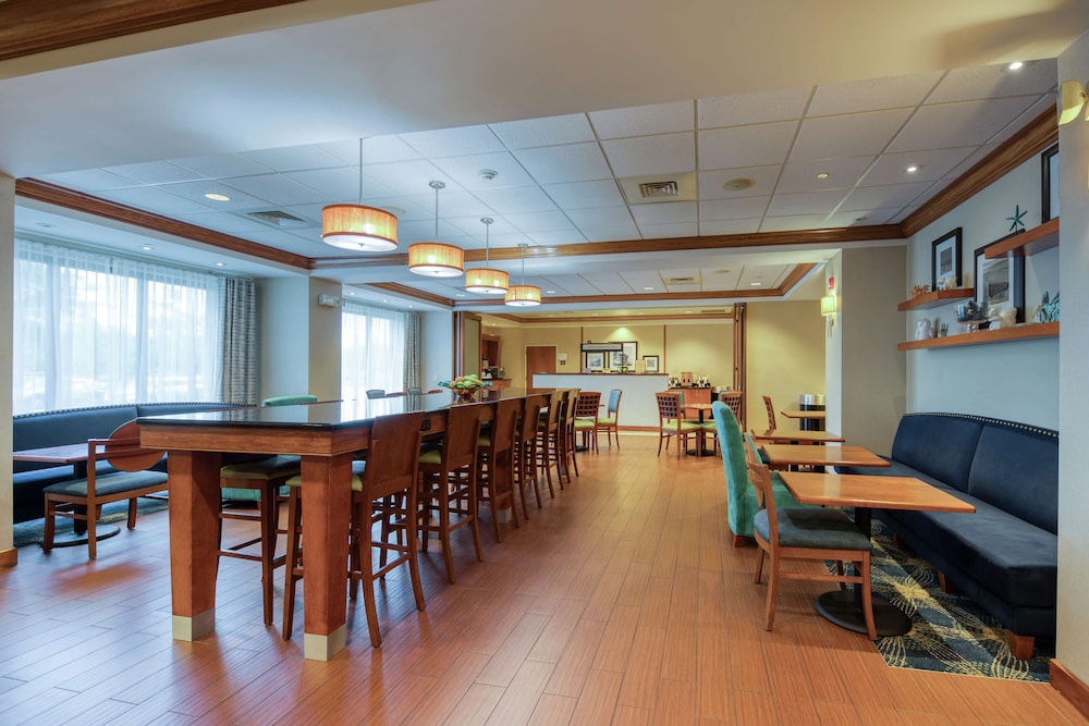 Hampton Inn Wilmington University Area Smith Creek Station - photo 11