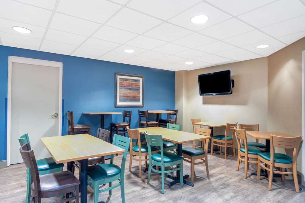 Days Inn by Wyndham Eagan Minnesota Near Mall of America - photo 33