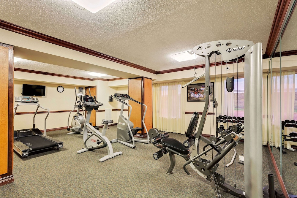 Baymont by Wyndham Kalamazoo East - photo 9