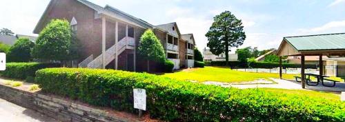 Studio 415 Spring Lake Fayetteville near Fort Bragg Accessible 1st Floor with Self Check in Perfect for short or long term stays — 4-Star Luxury Hotel in Spring Lake, United States