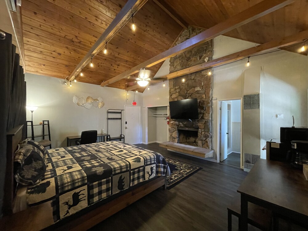 Sherwood Arms Motel - photo 17