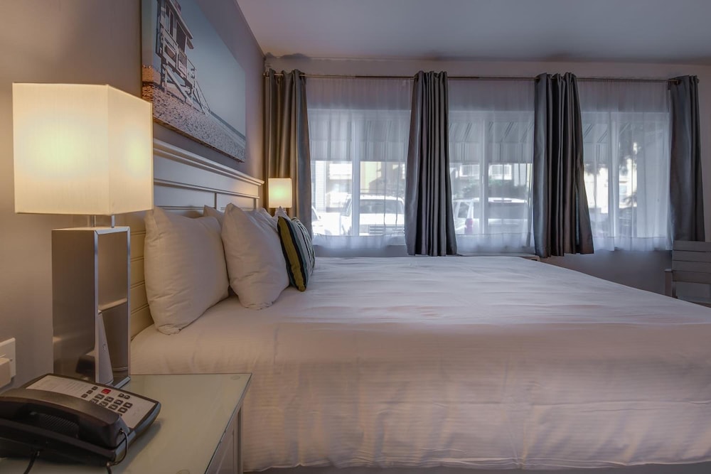 Bayside Hotel - photo 20