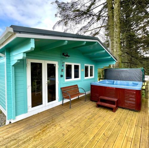 Glenariff Forest Larch Cabin — 4-Star Luxury Hotel in Glenariff, United Kingdom