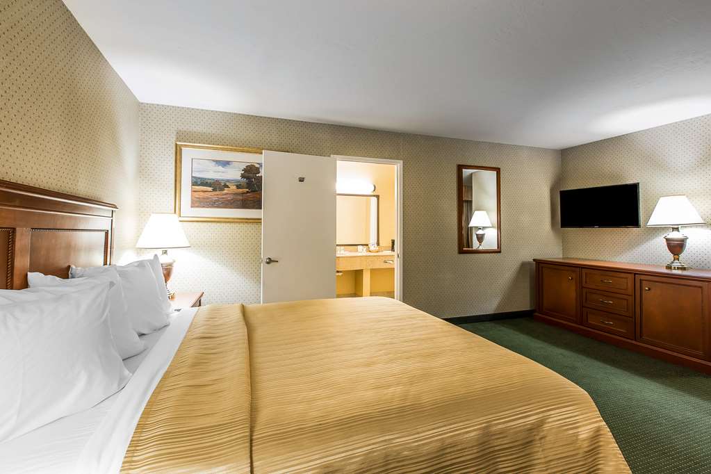 Quality Inn Near China Lake Naval Station - photo 31