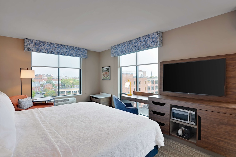 Hampton Inn Salem Boston - photo 16