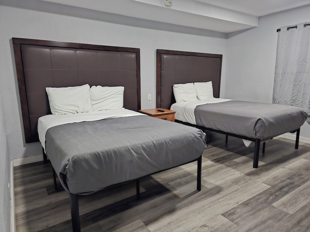 The L Motel - photo 15