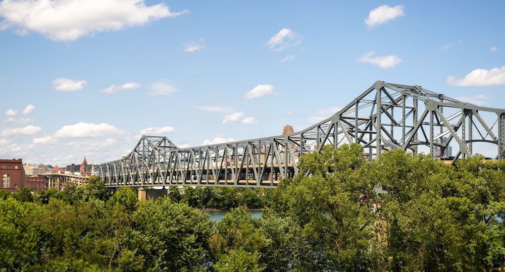Holiday Inn Express & Suites Cincinnati Riverfront by IHG - photo 59