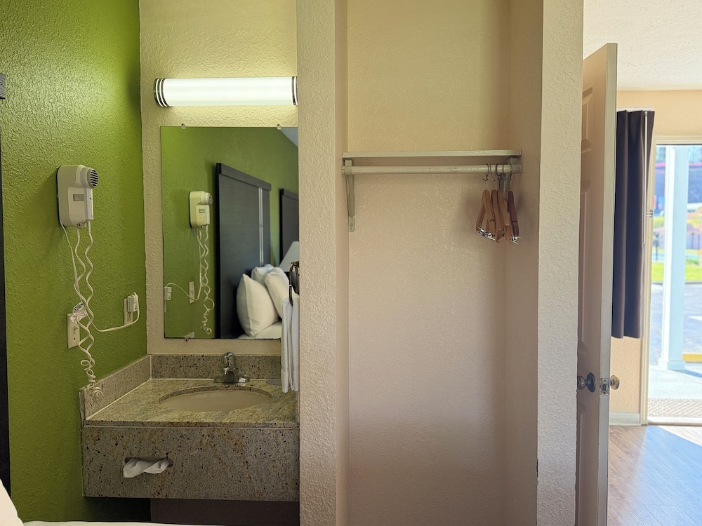 Mountain Valley Inn Dillard - photo 21