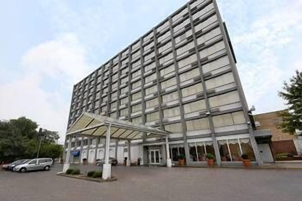 University Hotel & Suites - photo 31