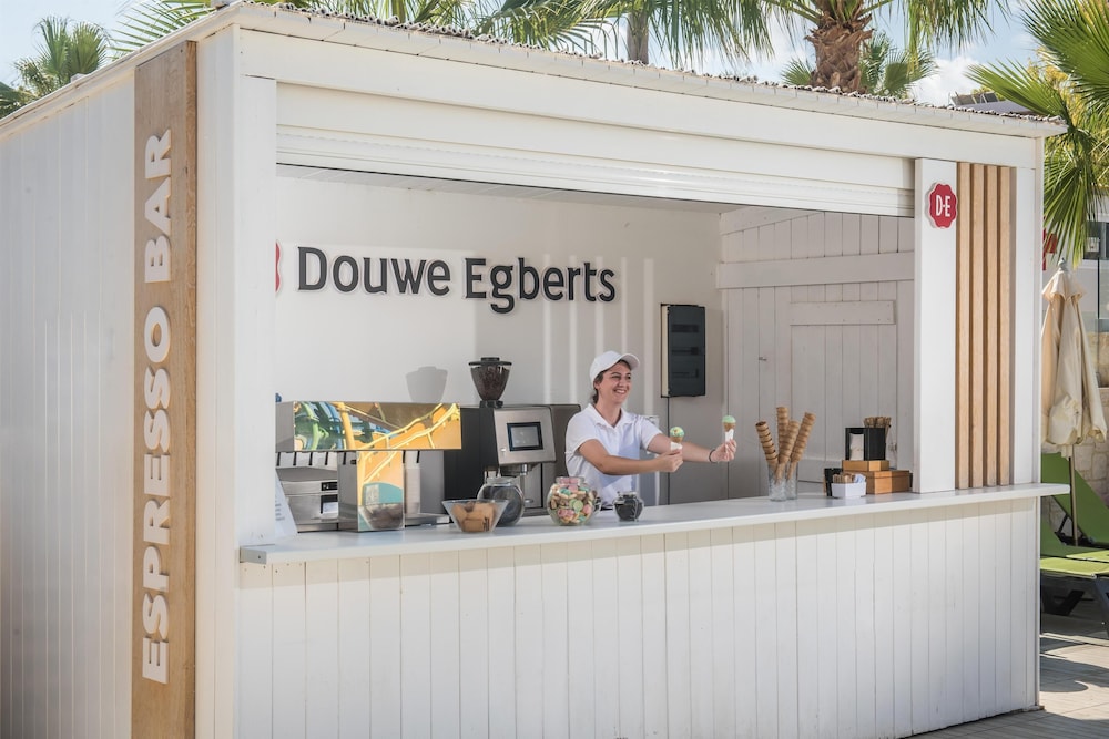 מזון ומשקאות