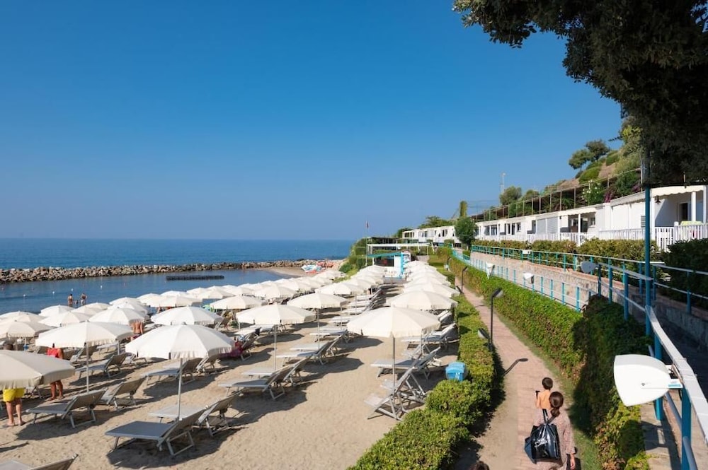 Resort Baia del Silenzio - carbon neutral hotel in Pisciotta