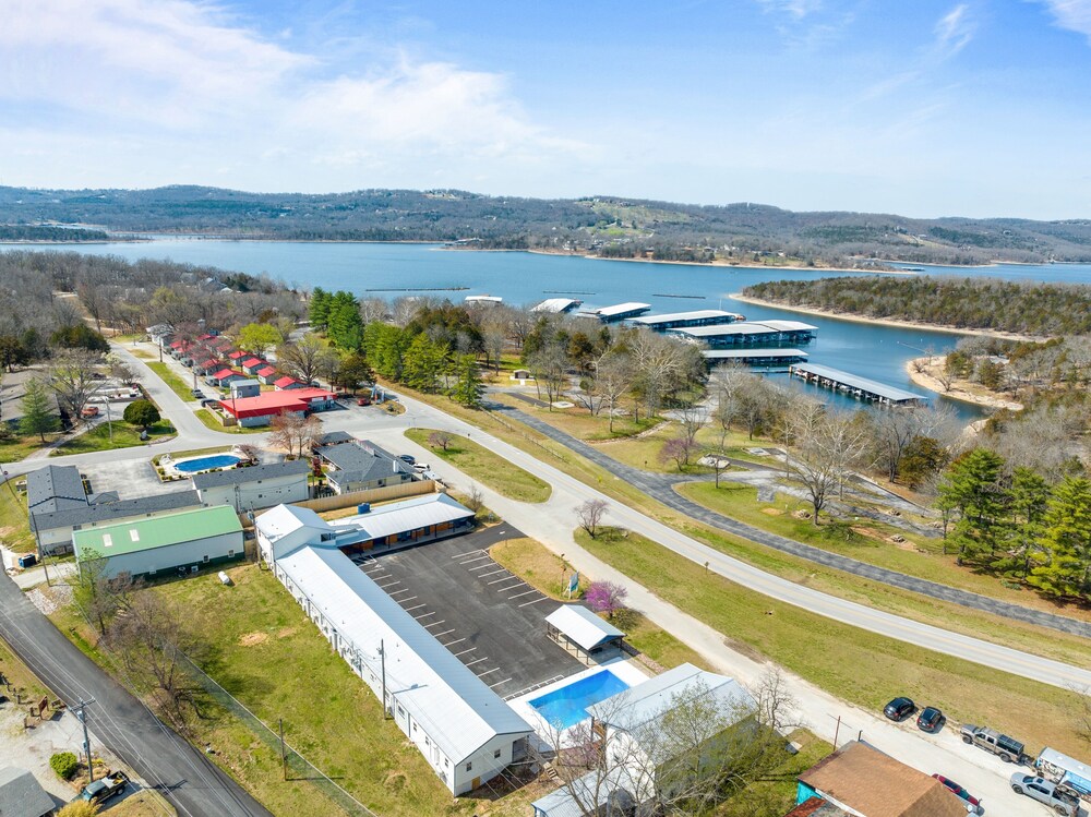 Silver Cove Resort on Table Rock Unit 6 - photo 27