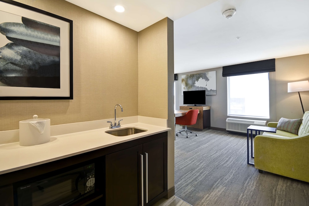 Hampton Inn & Suites Detroit Warren - photo 12