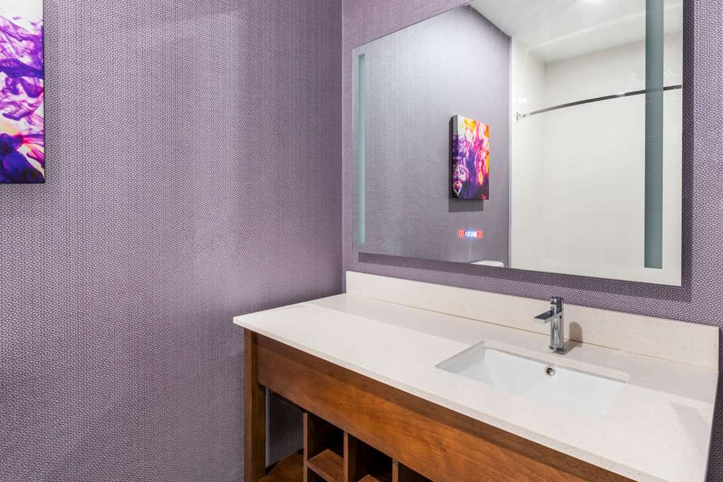 La Quinta Inn & Suites by Wyndham Lewisville - photo 39