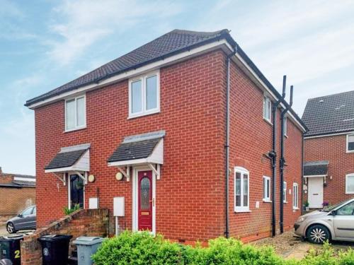 Julius Den in Grantham, United Kingdom