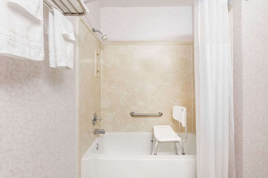 Days Inn by Wyndham Batesville - photo 17
