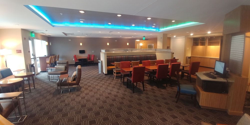 TownePlace Suites Charleston Mt. Pleasant - photo 29