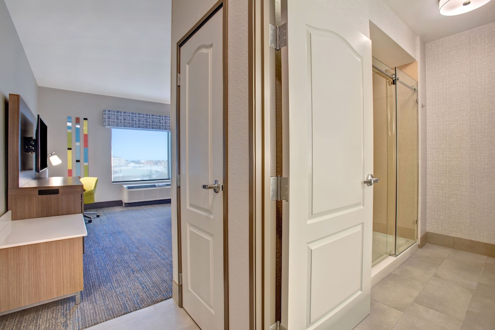 Hampton Inn & Suites Borger - photo 9