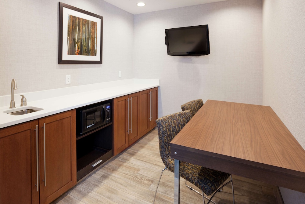 Hampton Inn Duluth Canal Park - photo 27