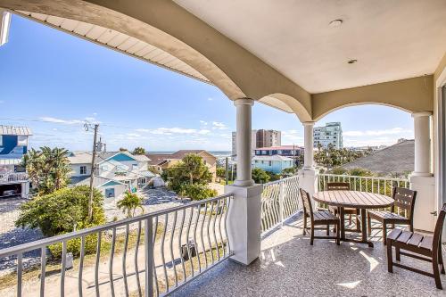 Oceanview Family & Pet Friendly Escape 300 Steps to Beach 2608H in New Smyrna Beach, United States