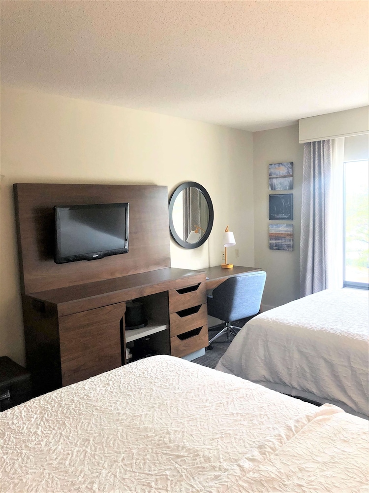 Hampton Inn & Suites Norfolk Airport - photo 9