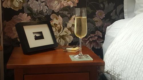 Sequoia Steps — 4-Star Luxury Hotel in New Plymouth, New Zealand