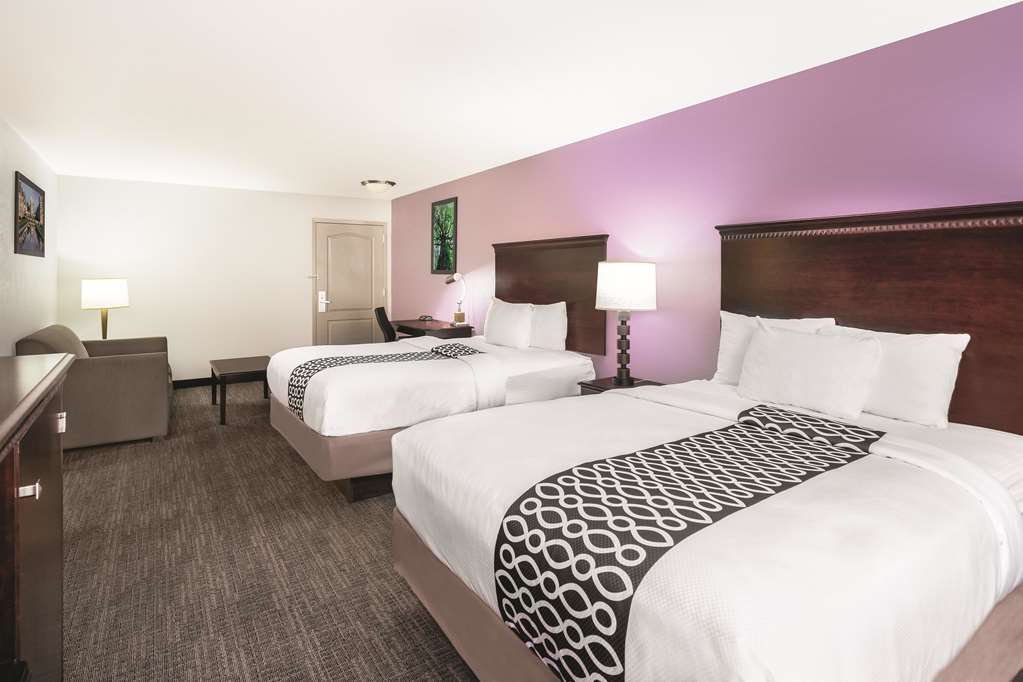 La Quinta Inn & Suites by Wyndham Rome - photo 22
