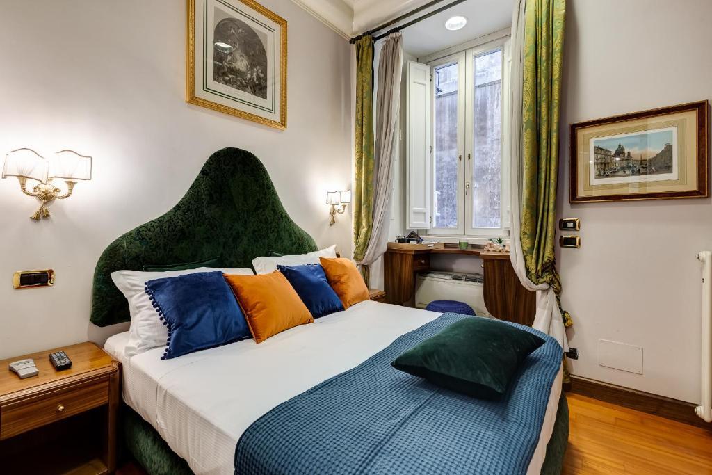 Pantheon Antique Suite — 4-Star Luxury Hotel in Rome, Italy